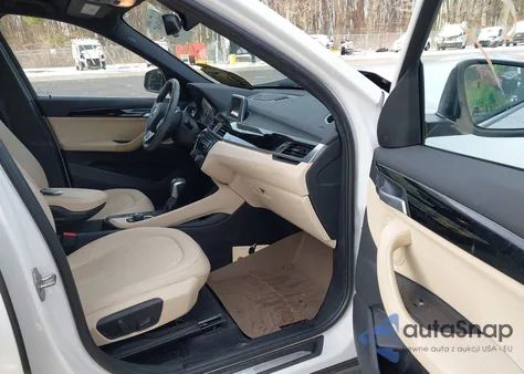 2017 BMW X1 xDrive28I из США, поврежденный, VIN WBXHT3C32H5F74525